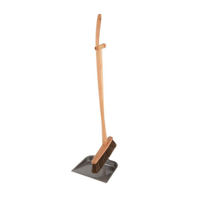 Ensemble pelle en tôle et balai en bois d’érable huilé coloris gris