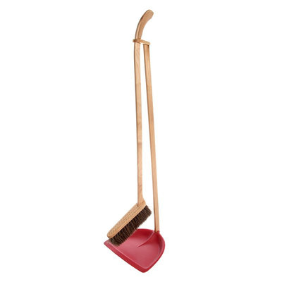 Ensemble balai et pelle avec long manche en bois huilé coloris rouge